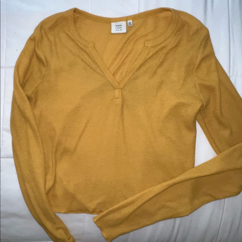 Tight long sleeve crop
